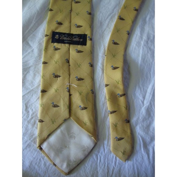 Elegant Pure Silk Printed in Italy Brooks Brothers Makers Neck Tie Ducks Yellow! - Picture 5 of 6